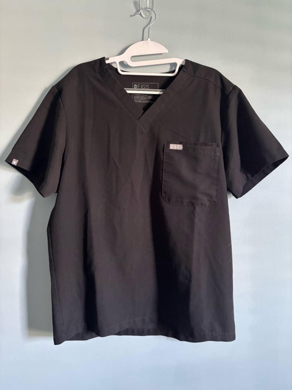 FIGS Men’s Black V-Neck Short Sleeve Scrub Top